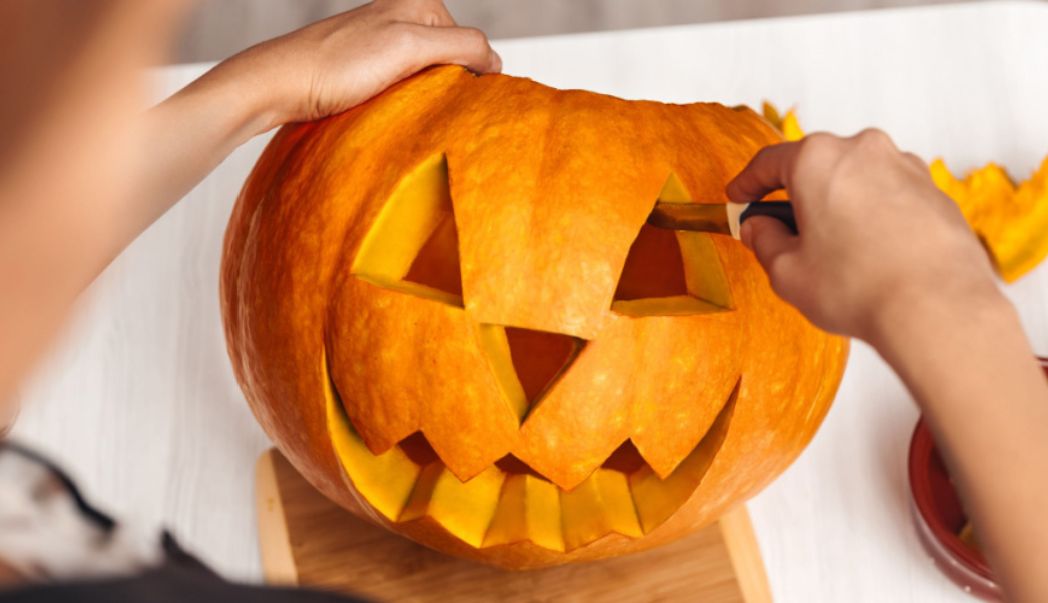 Halloween: Carving Pumpkins for Spooktacular Decorations!